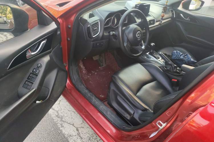 Used Mazda 3 Axela 2016 Sedan 1.5L Automatic Luxury Model