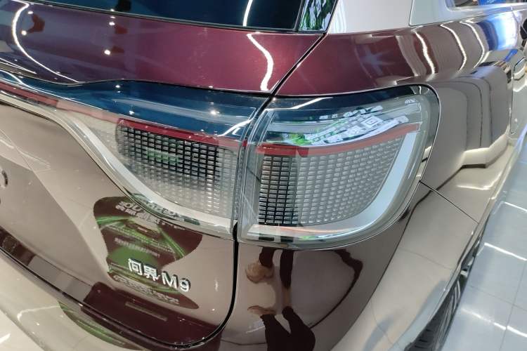 Used Hima AITO M9 2025 Extended-Range Ultra Version 52 kWh 6-Seater
