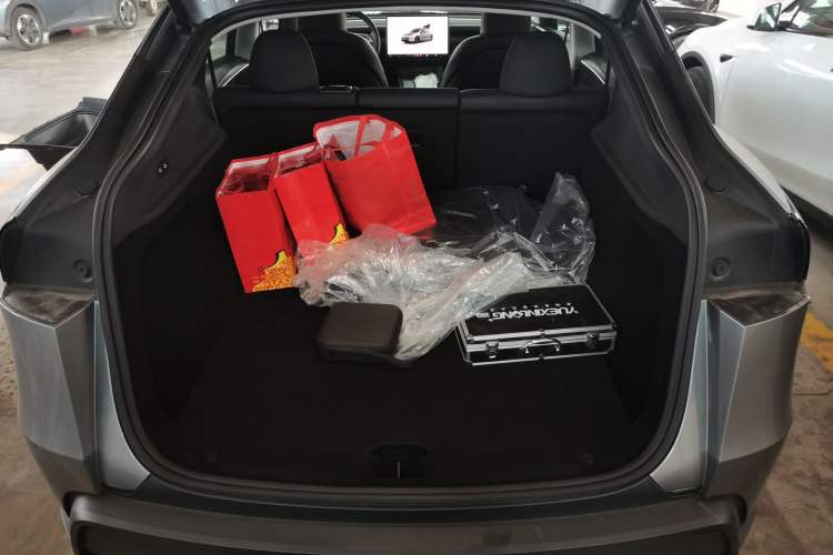 Used Tesla Model Y 2025 Rear-Wheel Drive First Edition Trunk