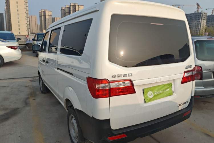 Used Jinbei Hiace X30 2023 1.5L Super-Comfortable Passenger Van 5/6/7-Seater Non-Air-Conditioned Version Model SWC15M