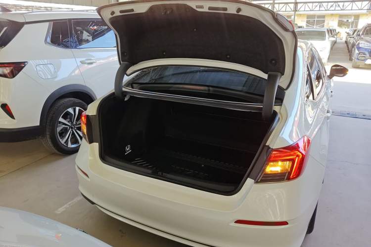 Used Honda Civic 2023 240TURBO CVT Dynamic Edition Trunk