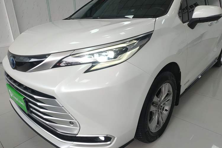 Used Toyota Sienna 2021 2.5L Hybrid Platinum Edition