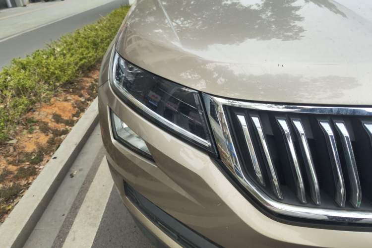 Used Skoda Kodiaq 2019 Facelifted TSI330 5-Seater Two-Wheel-Drive Luxury Enjoyment Edition China VI Standard Right Front Headlight