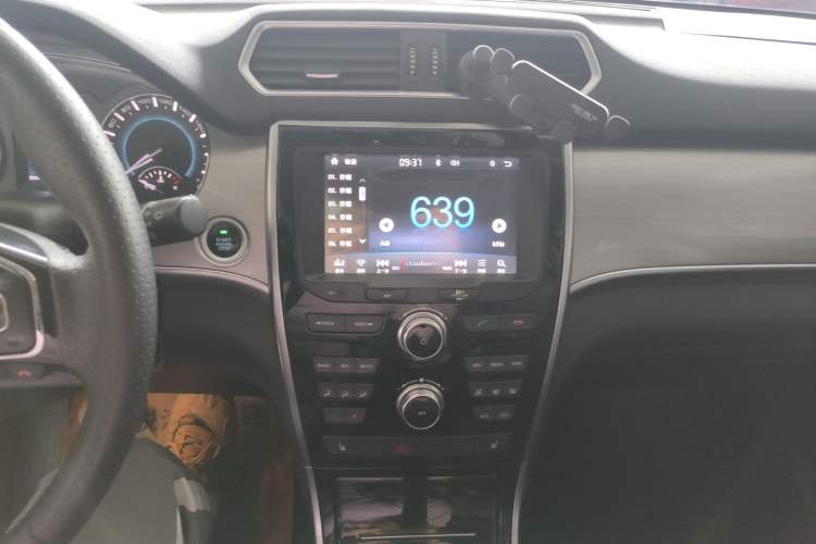 Used Haval H2 2014 1.5T Manual Two-Wheel Drive Elite Edition Audio And AC Panel