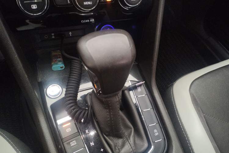 Used Volkswagen Tiguan L 2018 330TSI Automatic Two-Wheel Drive Luxury Edition Gear Lever