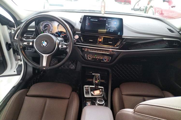Used BMW 1 Series 2023 120i M Sport Night Edition Center Console