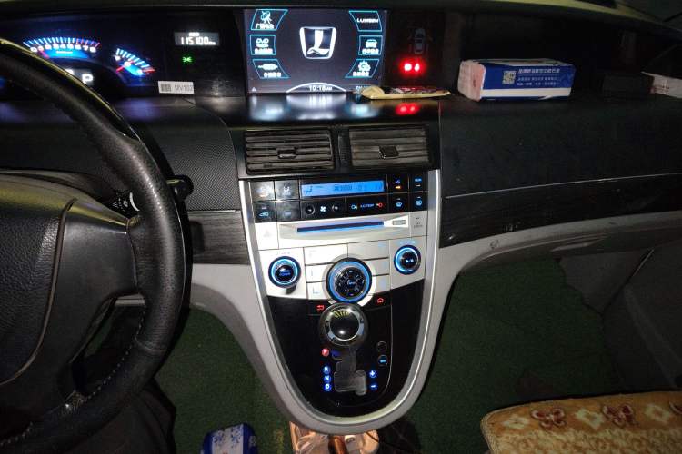 Used Luxgen Great 7 MPV 2015 2.0T Elite Edition Audio And AC Panel