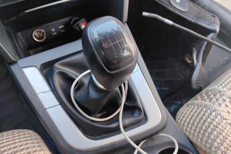 Used Hyundai Elantra (6th Generation / Lingdong) 2016 1.6L Manual ZhiXuan·Youth Edition Gear Lever