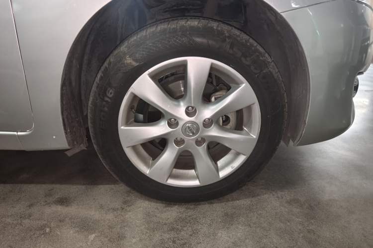 Used Nissan Tiida 2011 1.6L CVT Smart Version Right Front Wheel Hub