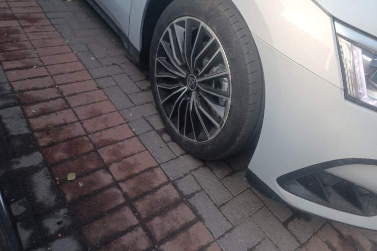 Used BYD Han 2024 DM-i Glory Edition 121KM Premium Model Right Front Wheel Hub