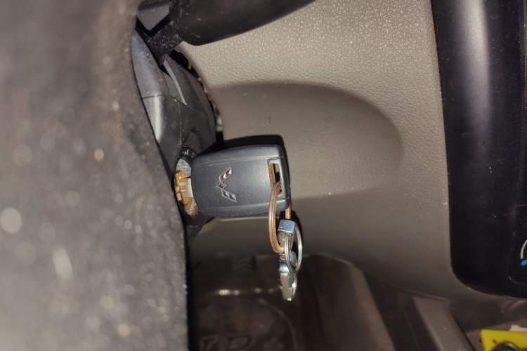 Used Wuling Rongguang V 2016 1.5L Practical Version Non-Power-Assisted
