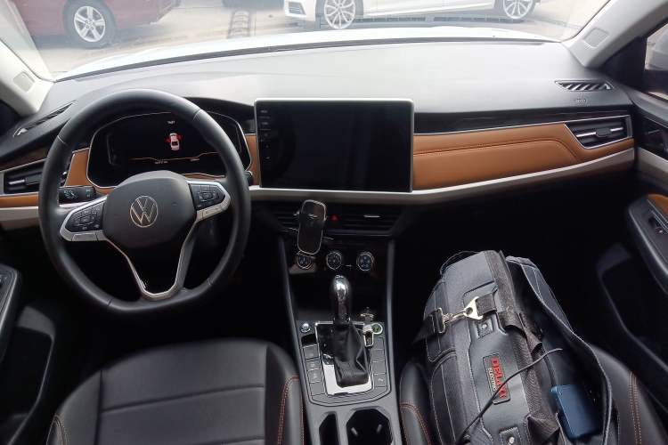 Used Volkswagen Bora 2023 200TSI DSG YueXing PRO Edition Center Console