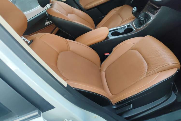 Used Baojun 560 2017 Rhythmic Edition 1.5T Manual Enjoyment Model
