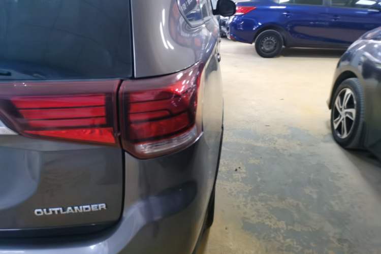 Used Mitsubishi Outlander 2018 2.0L Two-Wheel Drive Glory Edition 5 Seats
