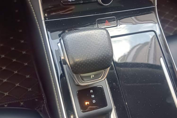 Used Roewe i6 MAX New Energy 2022 EV 600 Grand Touring Edition with Skyroof
