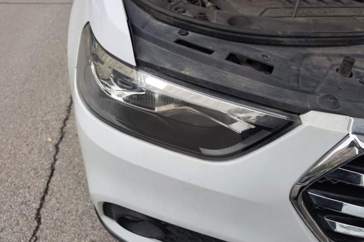 Used Haval H6 2017 Blue Label Sport Edition 1.5T Manual Two-Wheel Drive Elite Model Right Front Headlight