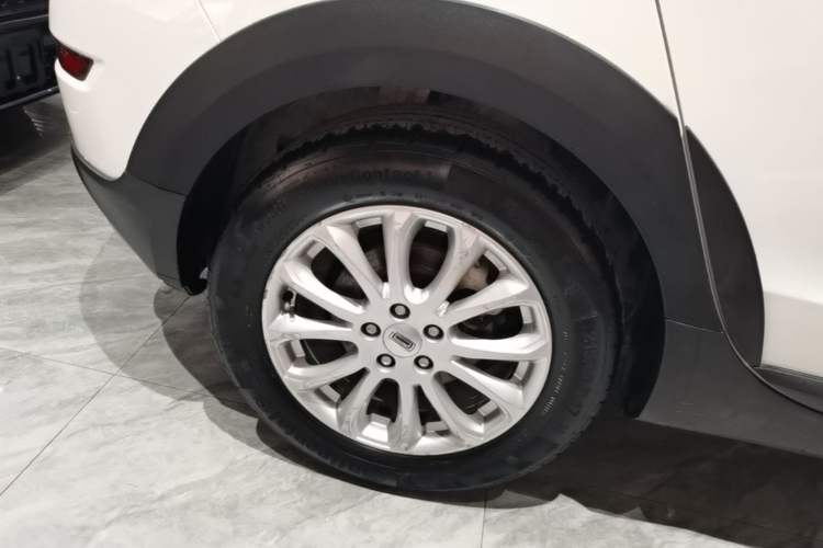 Used Qoros 3 2016 Urban SUV 1.6T Automatic Zhiyue Model