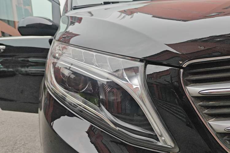 Used Mercedes-Benz Vito 2018 2.0T Elite Version 7 Seats China VI Emission Standard
