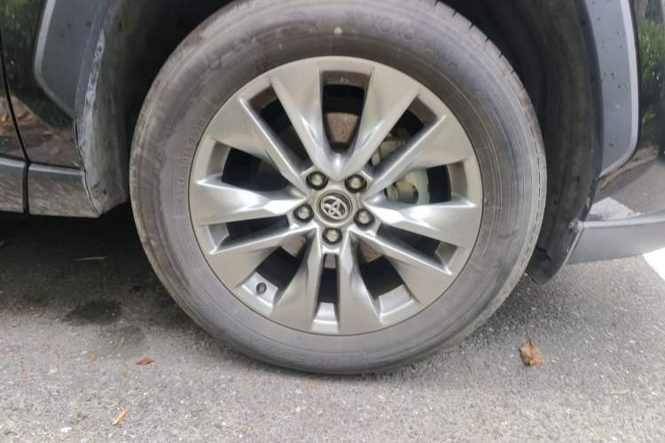 Used Toyota Wildlander 2023 2.0L CVT Two-Wheel Drive Urban Edition Right Front Wheel Hub