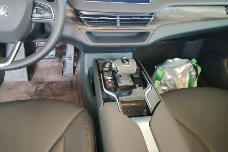 Used Hongqi E-QM5 2023 Base Travel Edition