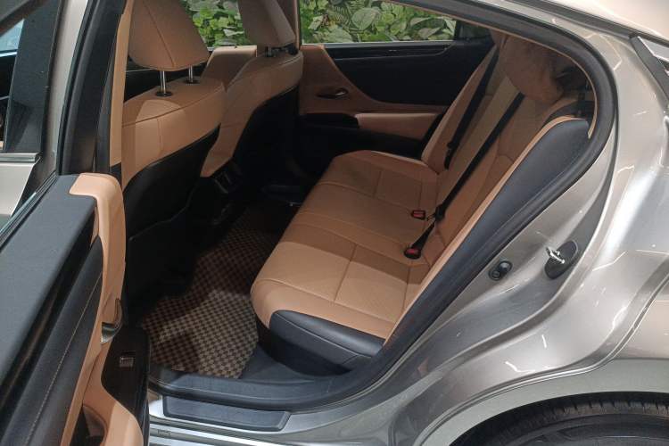 Used Lexus ES 2021 300h Excellence Edition