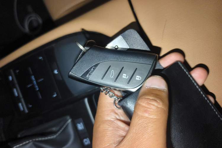 Used Lexus ES 2018 300h Premier Edition China V Standard
