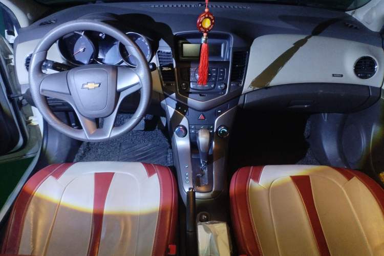 Used Chevrolet Cruze 2015 1.5L Classic SE AT Center Console