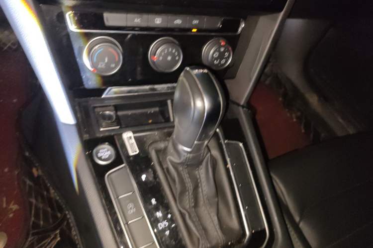 Used Volkswagen Magotan 2019 330TSI DSG Leading Edition China V Standard Gear Lever