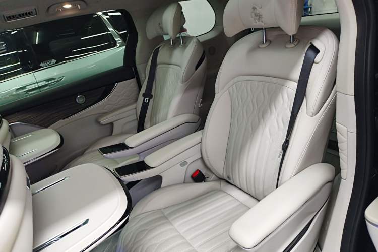 Used FORTHING Xinghai V9 2024 1.5TD 200km Qingyunti Series Premium Version Left Rear Seat