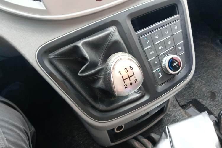 Used JAC Refine M4 2019 Business & Travel Series 2.0L Manual Comfort Model China V Standard
