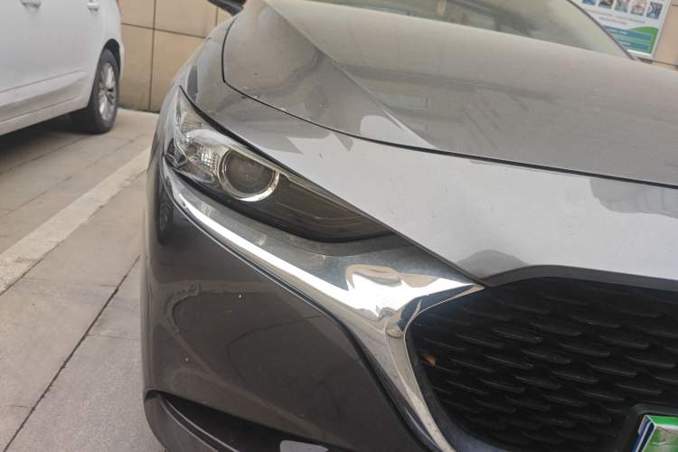 Used Mazda 3 Axela 2020 2.0L Automatic Zhiya Edition Right Front Headlight