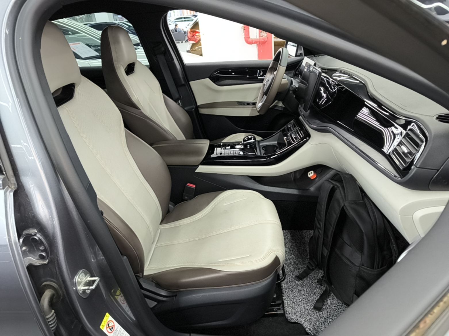 BYD Qin PLUS 2023 Champion Edition DM-i 55KM Leading Model — снимка 19