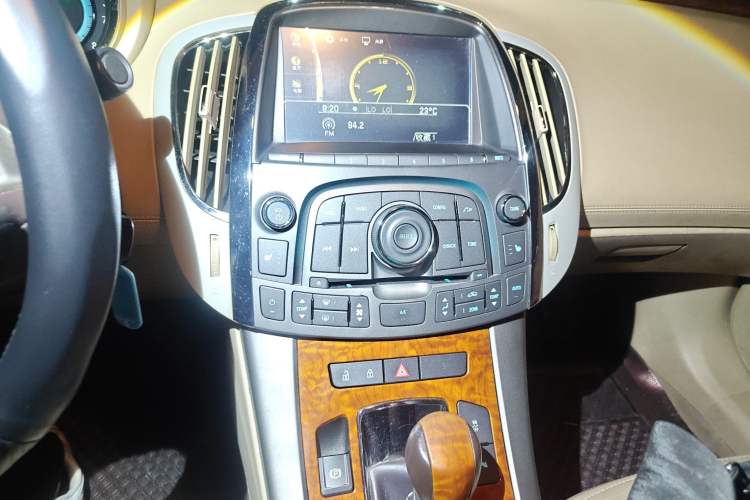 Used Buick LaCrosse 2012 2.4L SIDI Elegant Edition Audio And AC Panel