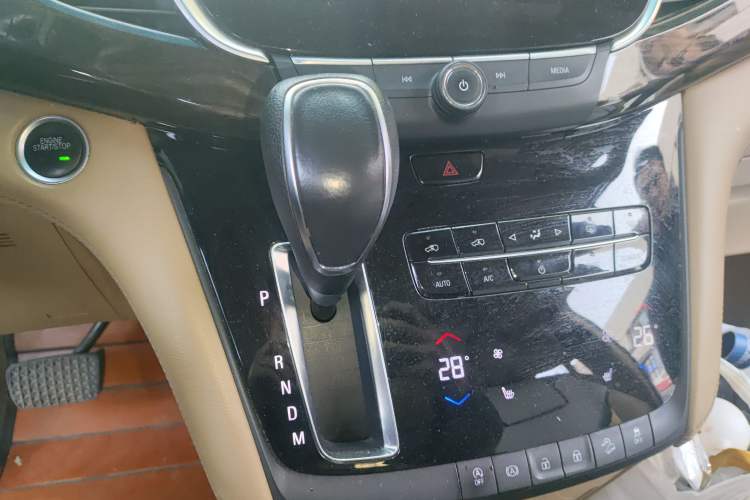 Used Buick GL8 2017 ES 28T Luxury Model China V Standard
