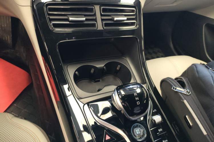 Used BYD Qin PLUS 2024 HONOR Edition DM-i 55KM Leading Model Gear Lever