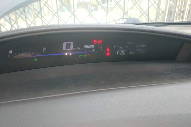 Used Honda Jade 2013 1.8L CVT Luxury Edition 6 seats