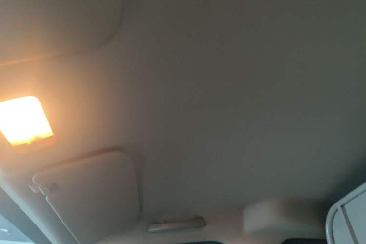 Used Wuling Hongguang V 2022 1.5L Jingqu Edition Enclosed-Window Vehicle with Electric Power Steering LAR