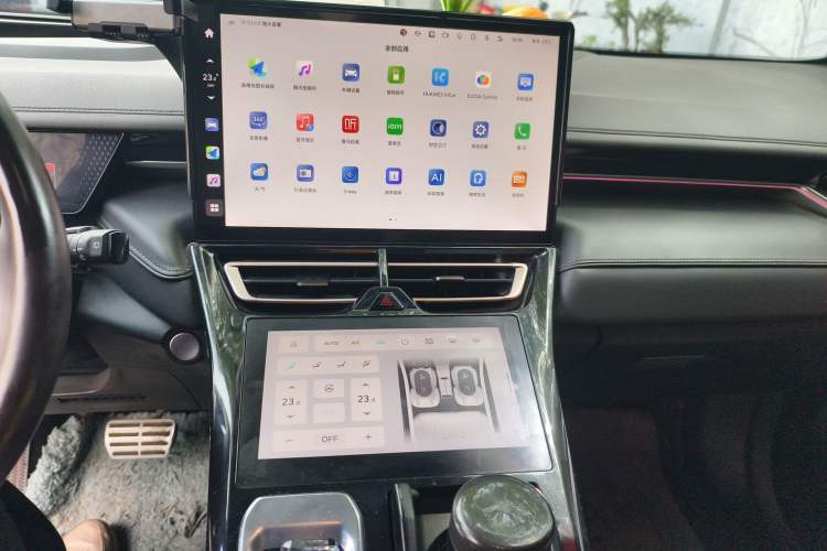 Used Wey Mocha 2021 2.0T Two-Wheel-Drive Premium Edition Audio And AC Panel