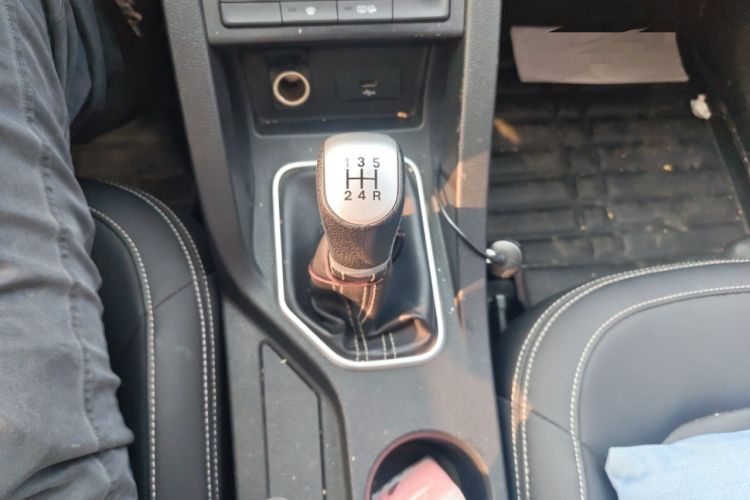 Used Bestune X40 2017 1.6L Manual Prestige Edition Gear Lever