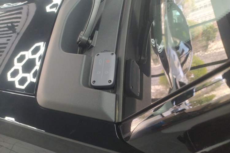 Used iCAR V27 2026 Model 200KM Four-Wheel Drive Falcon 500 Vehicle Key