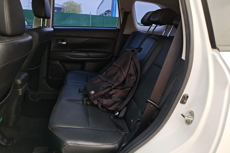 Used Mitsubishi Outlander 2018 2.0L Two-Wheel Drive Glory Edition 5 Seats Left Rear Seat