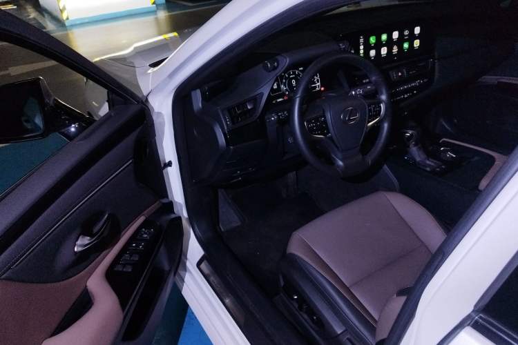 Used Lexus ES 2023 200 Excellence Edition
