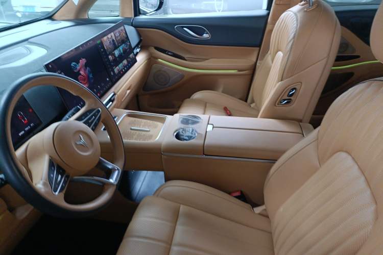 Used VOYAH Dream 2025 PHEV Four-Wheel-Drive Flagship Kunpeng Edition
