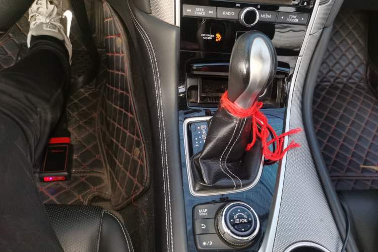 Used Infiniti Q50L 2015 2.0T Enjoyment Edition Gear Lever