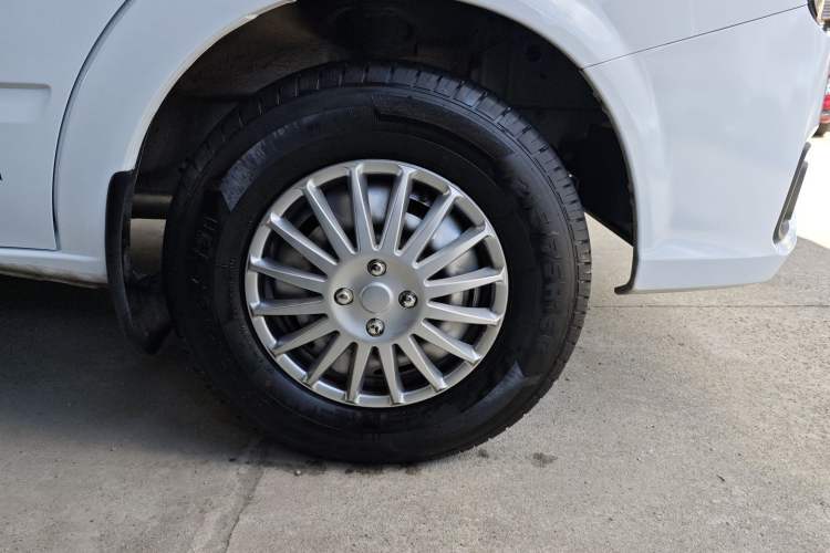 Used JMC Fushun 2022 2.0T Manual Van Short Wheelbase Mid-Height Roof 3-Seater