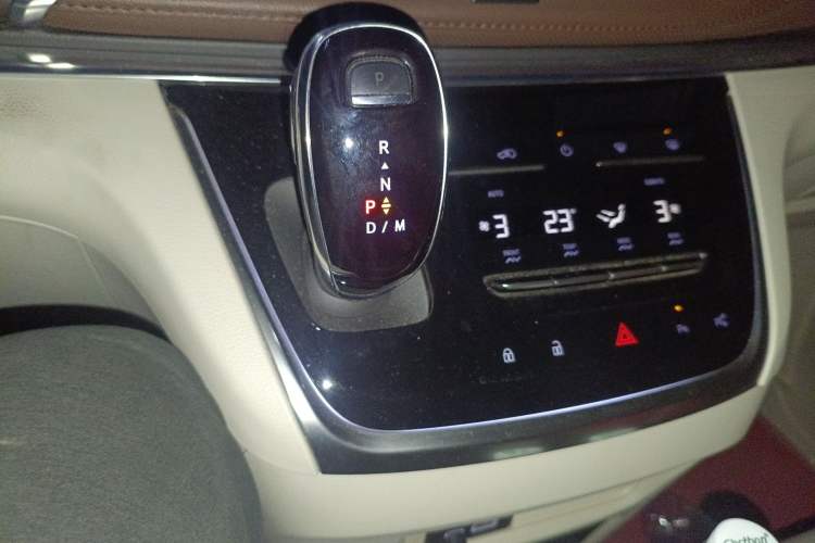 Used Buick GL8 2022 Land Business Class 652T Smart Deluxe Model
