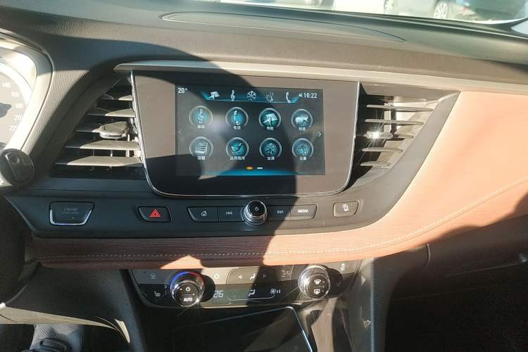 Used Buick GL6 2018 18T 6-Seater Prestige Model Audio And AC Panel