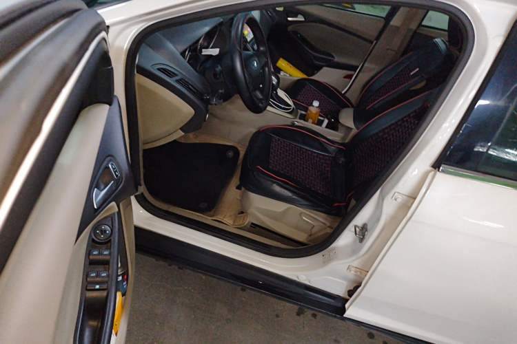 Used Ford Focus 2015 Sedan 1.6L Automatic Comfort Model
