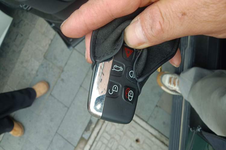 Used Land Rover Discovery 2017 3.0 SC V6 HSE Vehicle Key