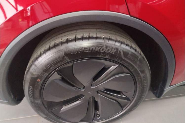 Used Tesla Model Y 2025 Long-Range All-Wheel-Drive Version
